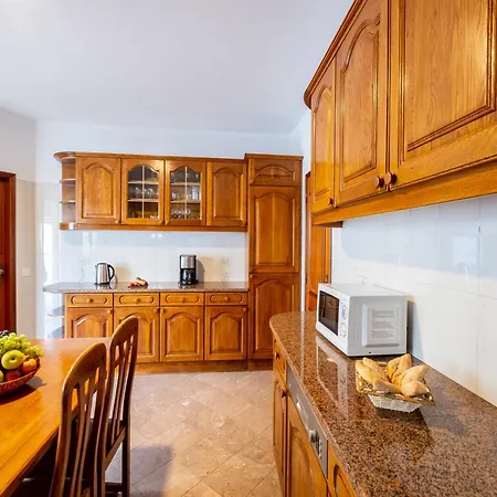 Holiday Home In Gale Near Golden Beaches البوفيرا