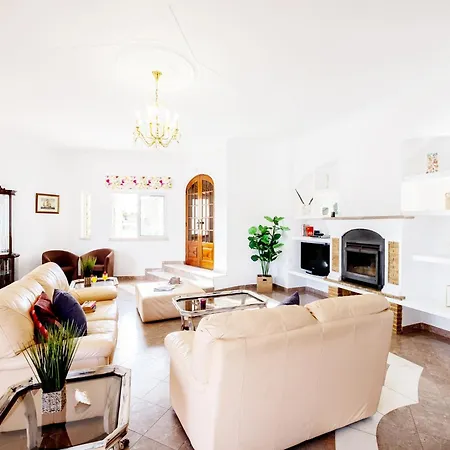 Holiday Home In Gale Near Golden Beaches Villa